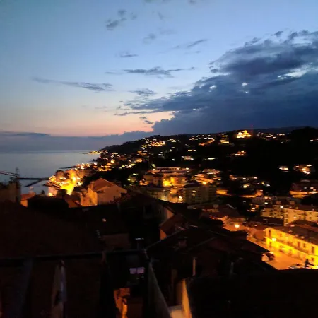 아파트 Penthouse Imperia, Italy